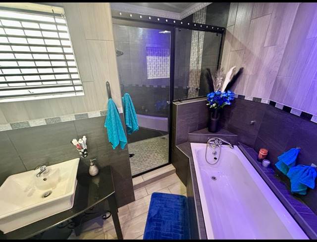 3 BEDROOM HOUSE FOR SALE IN VANDERBIJLPARK CE 3